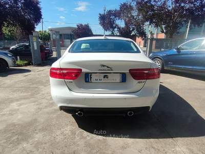 Jaguar XE 2.0 D 240 CV AWD aut. Prestige Bianco usata Asti