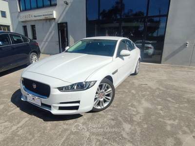 Jaguar XE 2.0 D 240 CV AWD aut. Prestige Bianco usata Asti