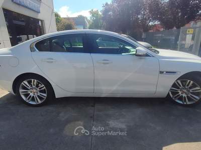 Jaguar XE 2.0 D 240 CV AWD aut. Prestige Bianco usata Asti