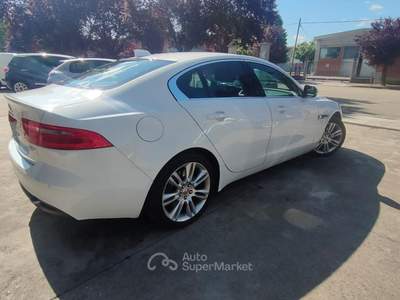 Jaguar XE 2.0 D 240 CV AWD aut. Prestige Bianco usata Asti