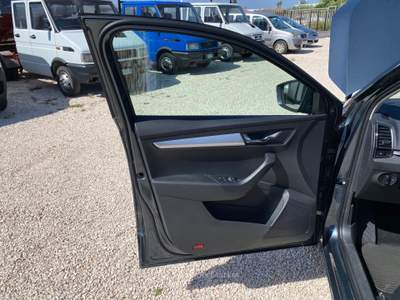 Skoda Karoq SCR DSG Ambition IVA ESPOSTA UNICO PROPIETARIO TAGLIANDI UFFICIALI SKODA Grigio usata Corato
