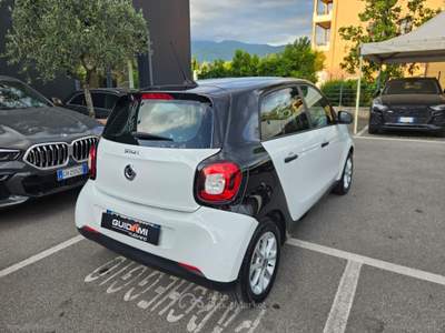 Smart ForFour forfour 70 1.0 twinamic Youngster Bianco usata Rieti