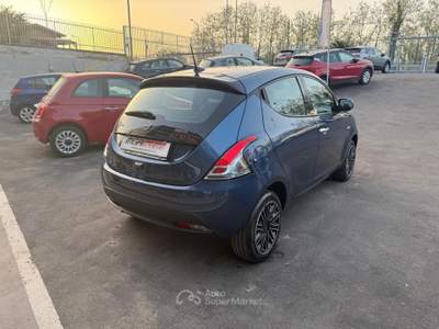 Lancia Ypsilon 1.0 FireFly 5 porte S&S Hybrid Gold Blu/Azzurro usata Giugliano in Campania