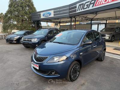 Lancia Ypsilon 1.0 FireFly 5 porte S&S Hybrid Gold Blu/Azzurro usata Giugliano in Campania