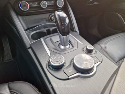 Alfa Romeo Stelvio 2.2 Turbodiesel 210CV AT8 Q4 Executive Nero usata Monopoli