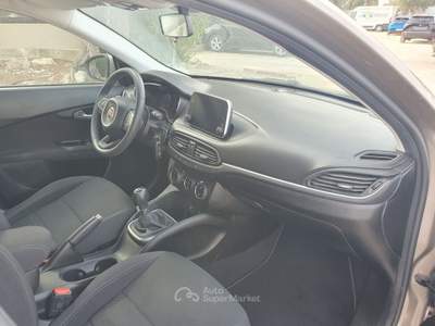 Fiat Tipo SW 1.3 Mjt 95CV S&S Lounge Oro usata Monopoli