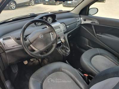 Lancia Ypsilon 16V 95cv 6marce Sport MomoDesign Nero usata Monopoli