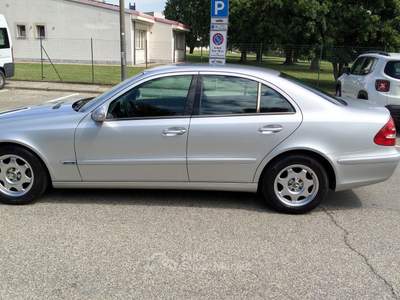 Mercedes-Benz Classe E 200 K METANO Argento usata SAN MARTINO SICCOMARIO