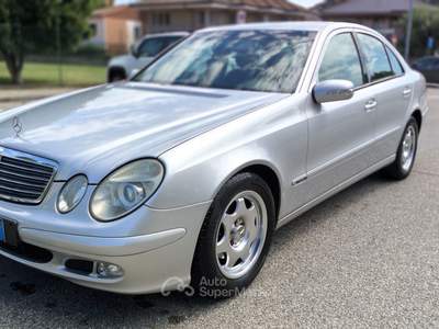 Mercedes-Benz Classe E 200 K METANO Argento usata SAN MARTINO SICCOMARIO