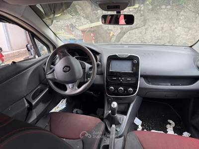 Renault Clio Renault Clio 1.5 Dci Incidentata Beige usata Pompei