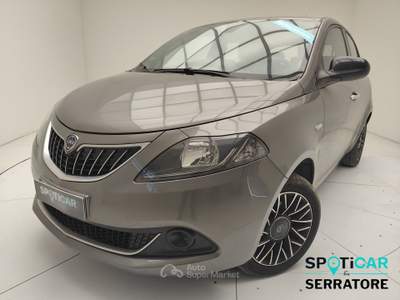 Lancia Ypsilon III 2021 1.0 firefly hybrid Platino s&s 70cv Grigio usata Erba