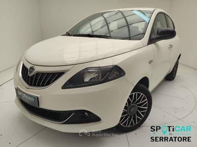 Lancia Ypsilon III 2021 1.0 firefly hybrid Platino s&s 70cv Bianco usata Erba