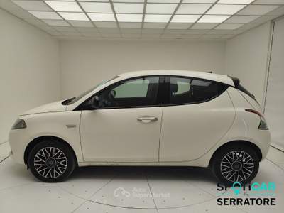 Lancia Ypsilon III 2021 1.0 firefly hybrid Platino s&s 70cv Bianco usata Erba