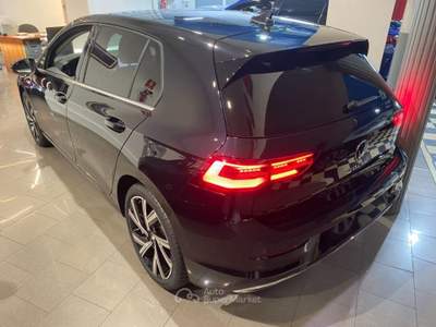 Volkswagen Golf 1.5 eTSI 150 CV EVO ACT DSG Style Nero usata Melegnano