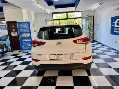 Hyundai Tucson 1.7 crdi Comfort 2wd 115cv Bianco usata Paola