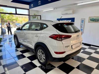 Hyundai Tucson 1.7 crdi Comfort 2wd 115cv Bianco usata Paola