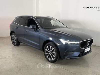 Volvo XC60 Momentum Pro, B4 AWD mild hybrid (D) automatico Blu/Azzurro usata Altavilla Vicentina