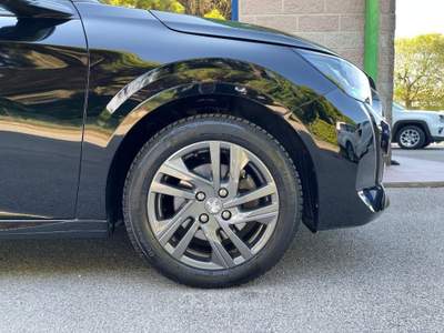 Peugeot 208 1.5 BLUEHDI 102CV UNIPROPRIETARIO NAVIGATORE Nero usata Venezia