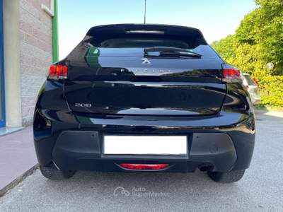 Peugeot 208 1.5 BLUEHDI 102CV UNIPROPRIETARIO NAVIGATORE Nero usata Venezia