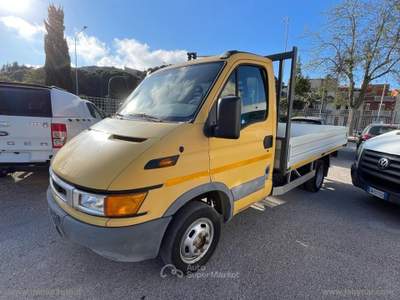 Iveco Daily Daily 35C13 2.8 TDI CASSONE FISSO Giallo usata Caltagirone