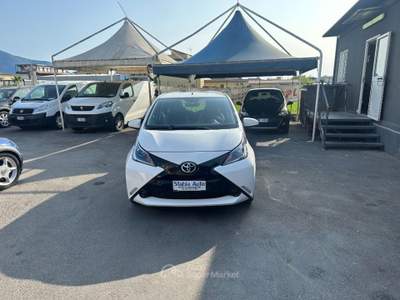 Toyota Aygo 1.0 VVT-i 69 CV 5 porte x-cite Bianco usata Castellammare di Stabia