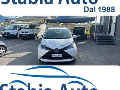 Toyota Aygo 1.0 VVT-i 69 CV 5 porte x-cite Bianco usata Castellammare di Stabia