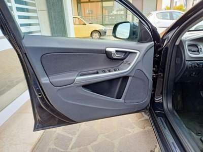 Volvo S60 D2 Powershift Kinetic Nero usata Quarto d'Altino