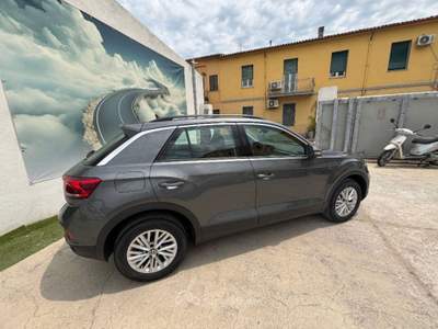 Volkswagen T-Roc Volkswagen T-roc 1.0 tsi Life 110cv Grigio usata Olbia