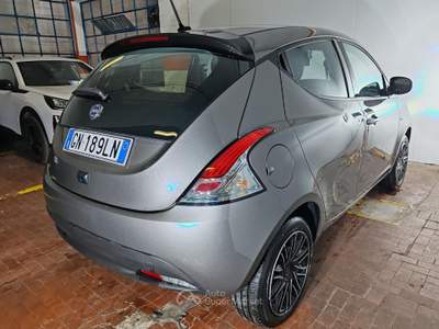 Lancia Ypsilon 1.0 Hybrid 70cv Gold Car Play + Telecamera Grigio usata Torino