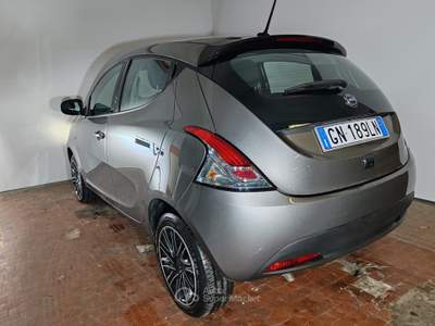 Lancia Ypsilon 1.0 Hybrid 70cv Gold Car Play + Telecamera Grigio usata Torino