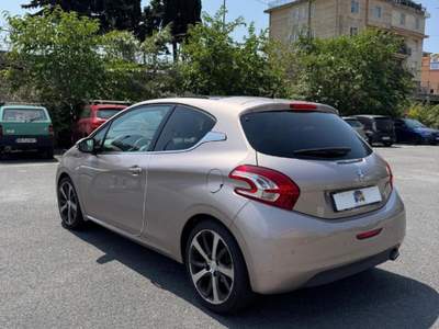 Peugeot 208 1.6 8V e-HDi 115CV Stop&Start 3p. Allure Rosso usata Sanremo