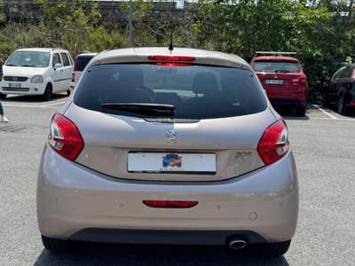 Peugeot 208 1.6 8V e-HDi 115CV Stop&Start 3p. Allure Rosso usata Sanremo