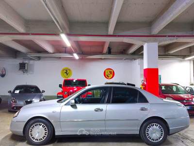 Lancia Thesis TURBO SOFT 20V EMBLEMA PELLE NAVI TELEFONO ORIGINALE Argento usata Torino