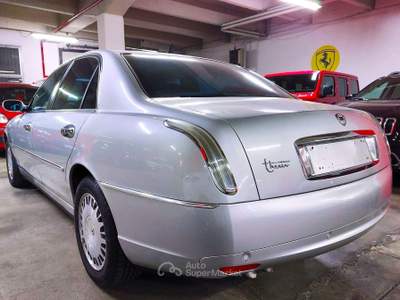 Lancia Thesis TURBO SOFT 20V EMBLEMA PELLE NAVI TELEFONO ORIGINALE Argento usata Torino