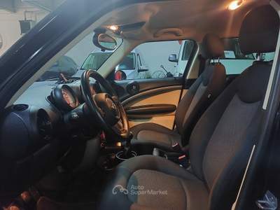 MINI Cooper D Countryman Mini 1.6 COOPER D COUNTRYMAN C.LEGA 17" CLIMA AUT PACK LUCI !!!! Oro usata Torino