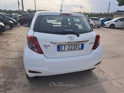 Toyota Yaris 5 porte Lounge - 2014 Bianco usata ANDRIA