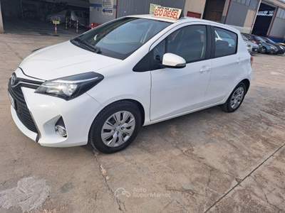 Toyota Yaris 5 porte Lounge - 2014 Bianco usata ANDRIA