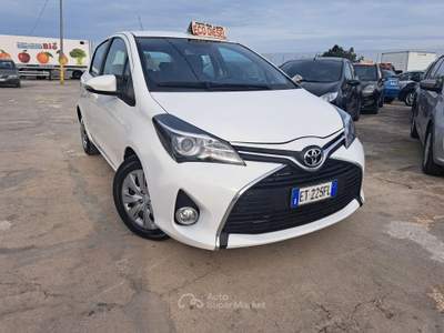 Toyota Yaris 5 porte Lounge - 2014 Bianco usata ANDRIA