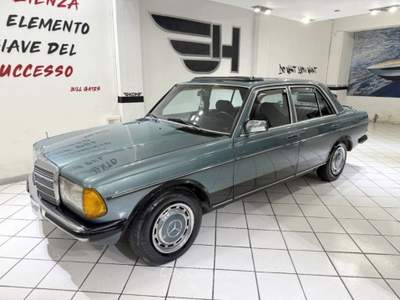 Mercedes-Benz Classe E 200 Verde usata Viterbo