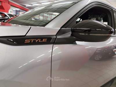 Peugeot 2008 1.2 100cv Style + Car Play "SUPER PROMO" Grigio usata LEGNANO