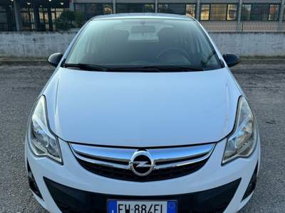 Opel Corsa . Bianco usata Montesilvano