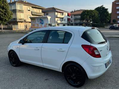 Opel Corsa . Bianco usata Montesilvano