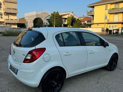 Opel Corsa . Bianco usata Montesilvano
