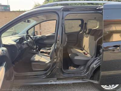 Ford Tourneo Courier Tourneo Courier 1.0 EcoBoost 100 CV Plus EURO 6, VEICOLO 5 POSTI Nero usata Rivalta di Torino