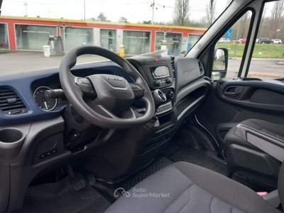 Iveco Daily 35S14HA8V 2.3 HPT Cassonato Hi-Matic Bianco usata Varedo