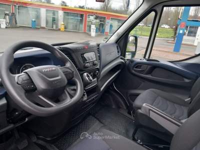 Iveco Daily 35S14HA8V 2.3 HPT Cassonato Hi-Matic Bianco usata Varedo
