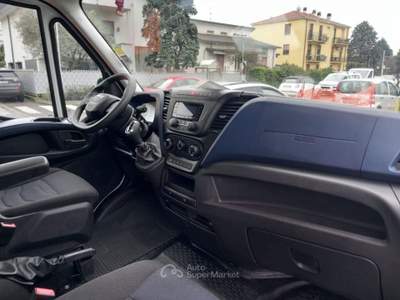 Iveco Daily 35S14HA8V 2.3 HPT Cassonato Hi-Matic Bianco usata Varedo