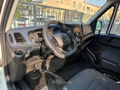 Iveco Daily 35S14HA8V 2.3 HPT Telonato Hi-Matic Bianco usata Varedo