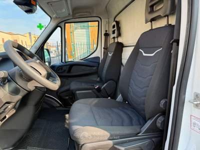 Iveco Daily 35S14HA8V 2.3 HPT Telonato Hi-Matic Bianco usata Varedo