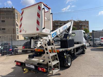 Renault Trucks Maxity Maxity 120CV 2.5 DXi CESTELLO PIATTAFORMA AEREA Bianco usata Caltagirone